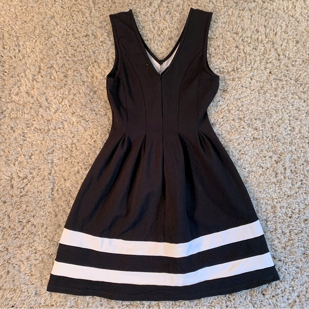 Monteau Black and White Dress Women’s Size XSmall - Picture 2 of 6
